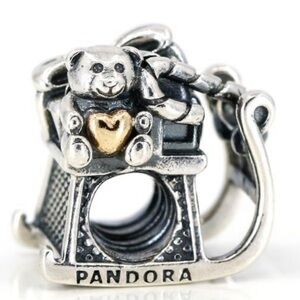 Pandora Sleigh Presents Gold heart charm